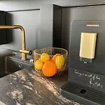Penthouse Mit Kamin, Dachterrasse, Meerblick, Gasgrill, Klimaanlage, Luxus-design-apartment, 2 Minuten Zum *