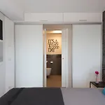 Penthouse Mit Kamin, Dachterrasse, Meerblick, Gasgrill, Klimaanlage, Luxus-design-apartment, 2 Minuten Zum