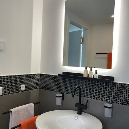 Penthouse Mit Dachterrasse, Meerblick, Klimaanlage, Gasgrill, Kamin, Luxus-design-apartment, 2 Minuten Zum *