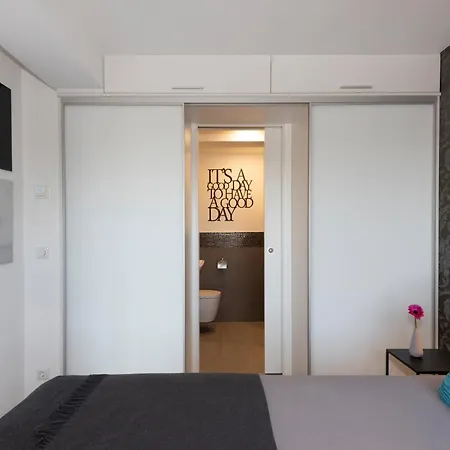 Penthouse Mit Dachterrasse, Meerblick, Klimaanlage, Gasgrill, Kamin, Luxus-design-apartment, 2 Minuten Zum